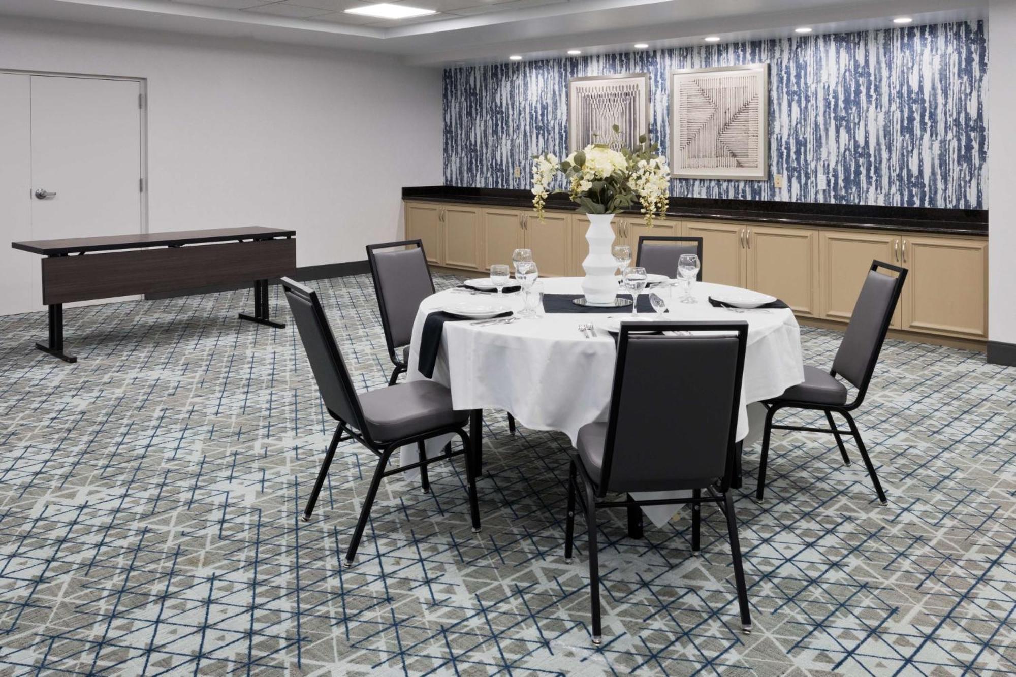 Hilton Garden Inn Birmingham Se/Liberty Park Eksteriør billede